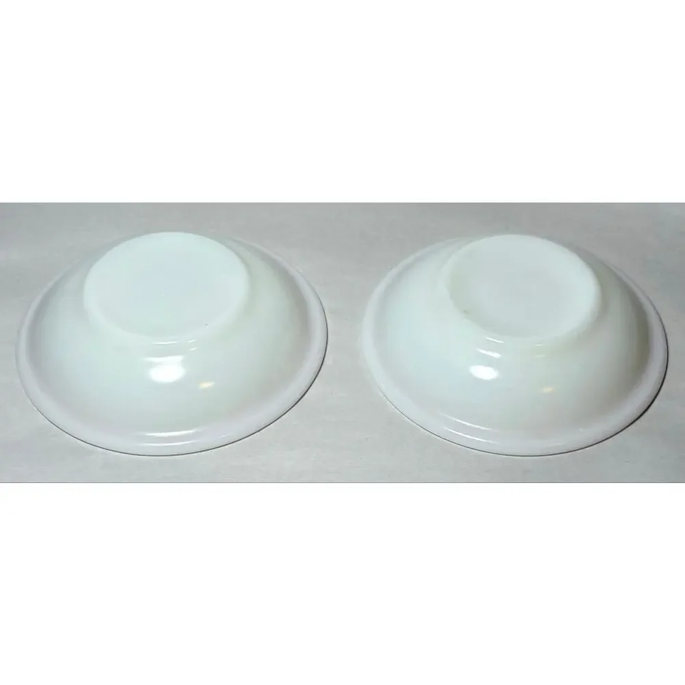Vtg Pyrex (Corning) Red Laurel Leaf Vitrified Milk Glass 706 Fruit/Saucer Bowl